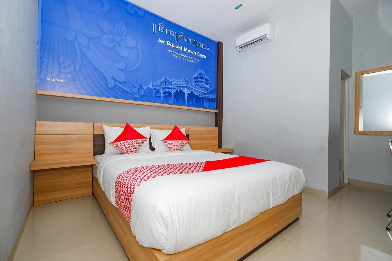 Oyo 2545 Maddava House Hotel Surakarta  Exterior photo